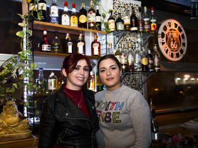 Una volta entrati, dietro al bancone �mosaicato� troviamo le due bariste: la 31enne Annarita e la 22enne Alessia. �Per fare questo lavoro bisogna avere un bel po' di carattere, soprattutto se sei una ragazza�...